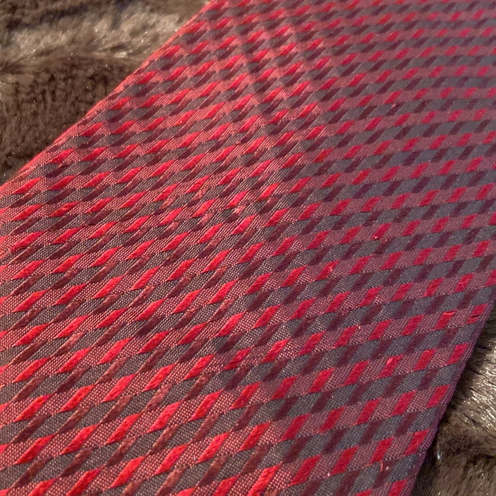Silk men’s tie red black geometric design made in Italy